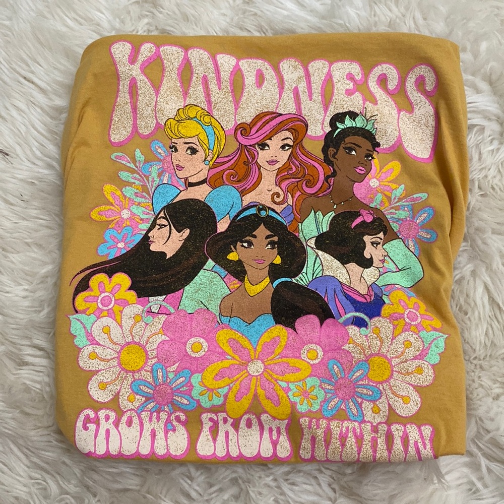 •DISNEY PRINCESS TEE•